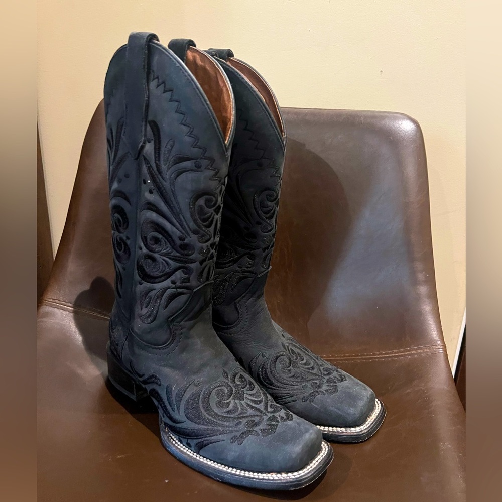 Embroidered Western/cowboy boots